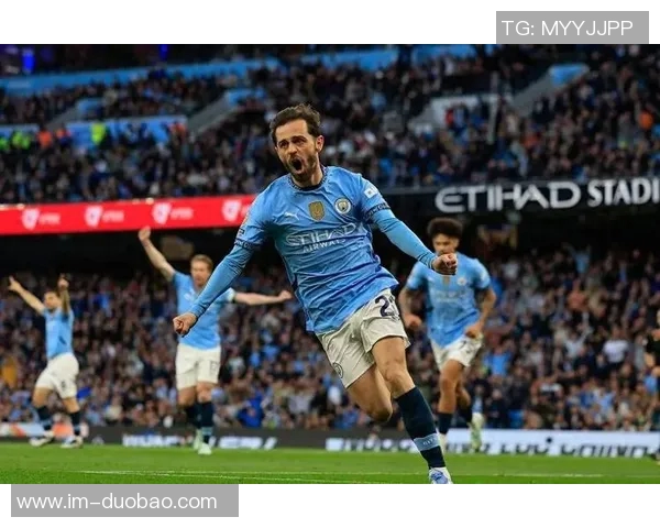 曼城遭遇失利仍显幸运曼联逐渐恢复球队秩序与状态