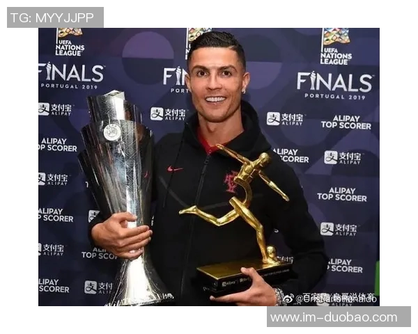 约克雷斯荣膺欧国联最佳射手奖杯以9球领跑射手榜展现卓越实力